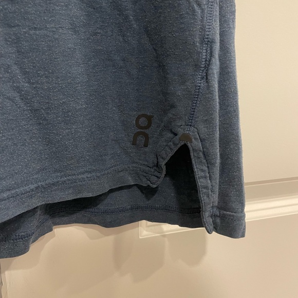 On Running blue shirt - Picture 4 of 4